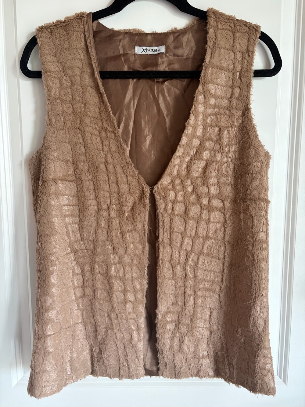 XTaren Women's Tan Faux-Fur Textured Vest